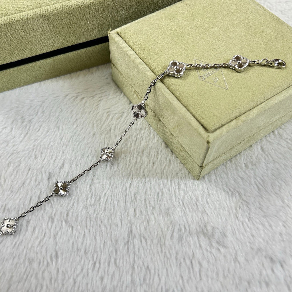 New CLOVER 6 MOTIF DIAMOND BRACELET