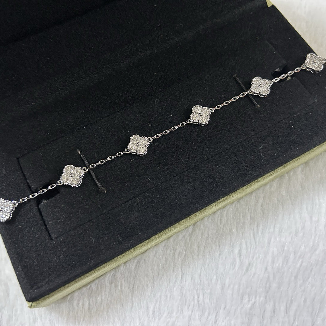 New CLOVER 6 MOTIF DIAMOND BRACELET