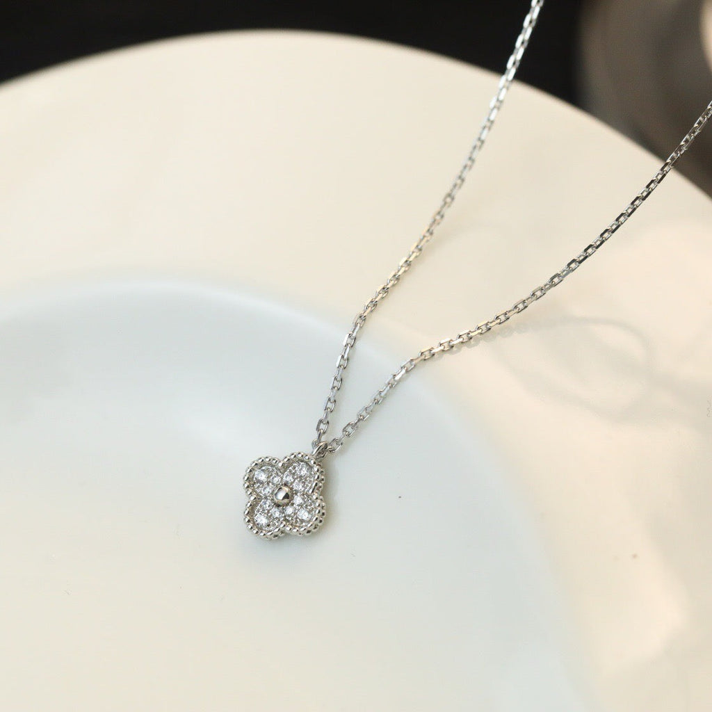 CLOVER MINI 9.5MM PENDANT DIAMOND NECKLACE