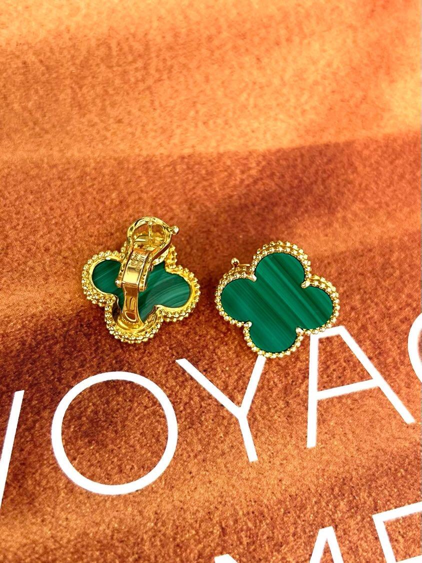 CLOVER LARGE (20mm) 1 MOTIFS GREENER MOP STUD EARRINGS