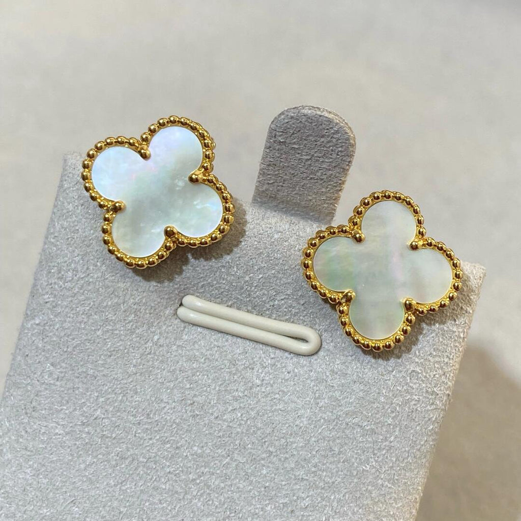 CLOVER LARGE (20mm) 1 MOTIFS WHITE MOP STUD EARRINGS