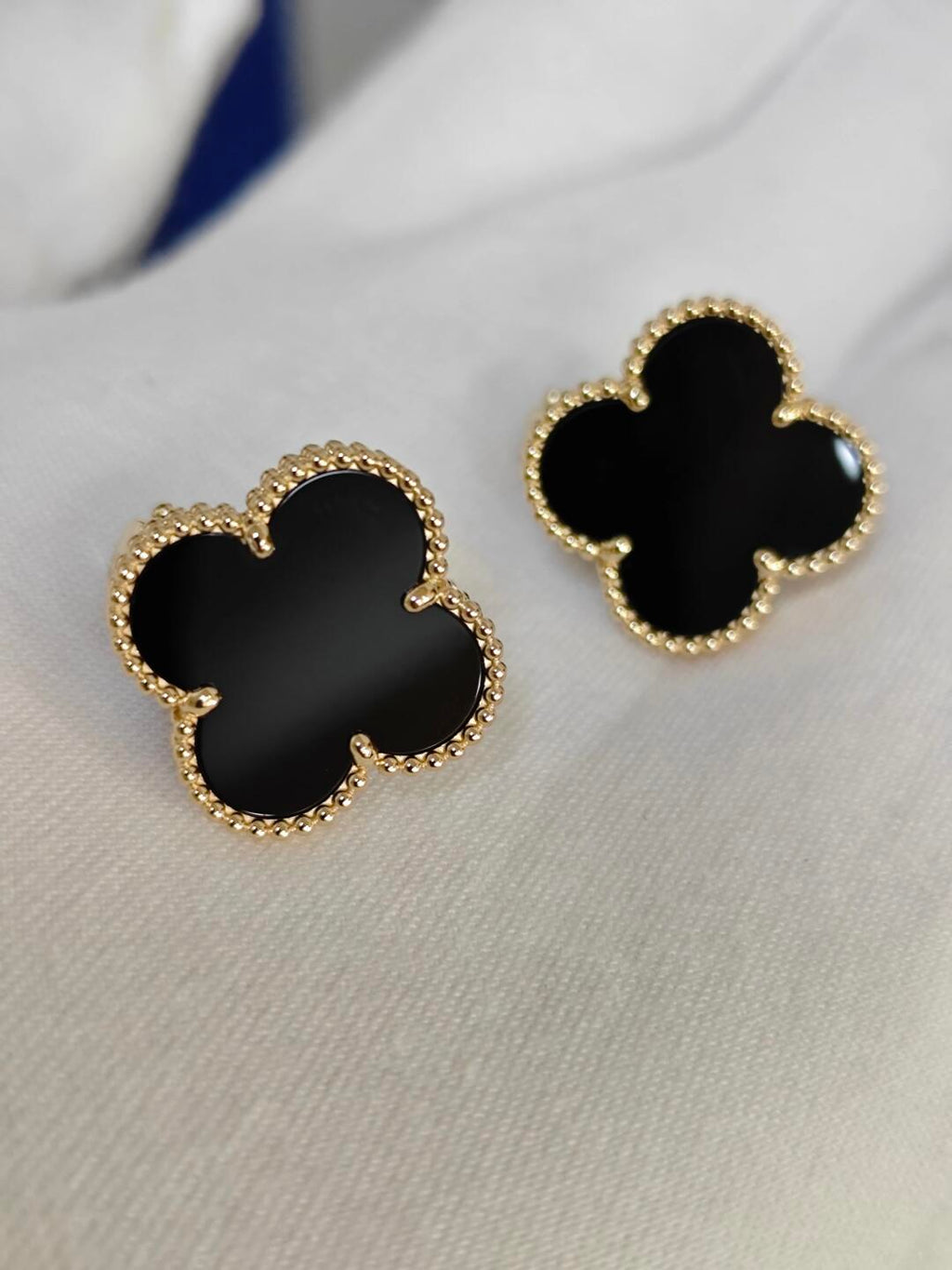 CLOVER 20MM BLACK MOP EARRINGS