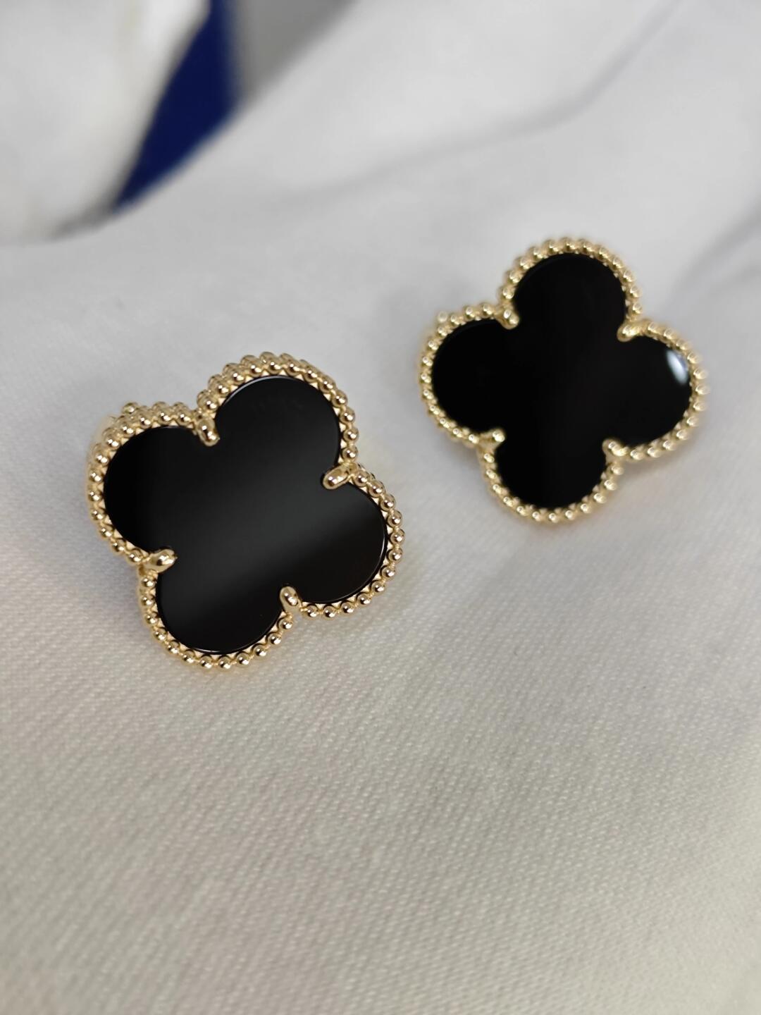 CLOVER 20MM BLACK MOP EARRINGS