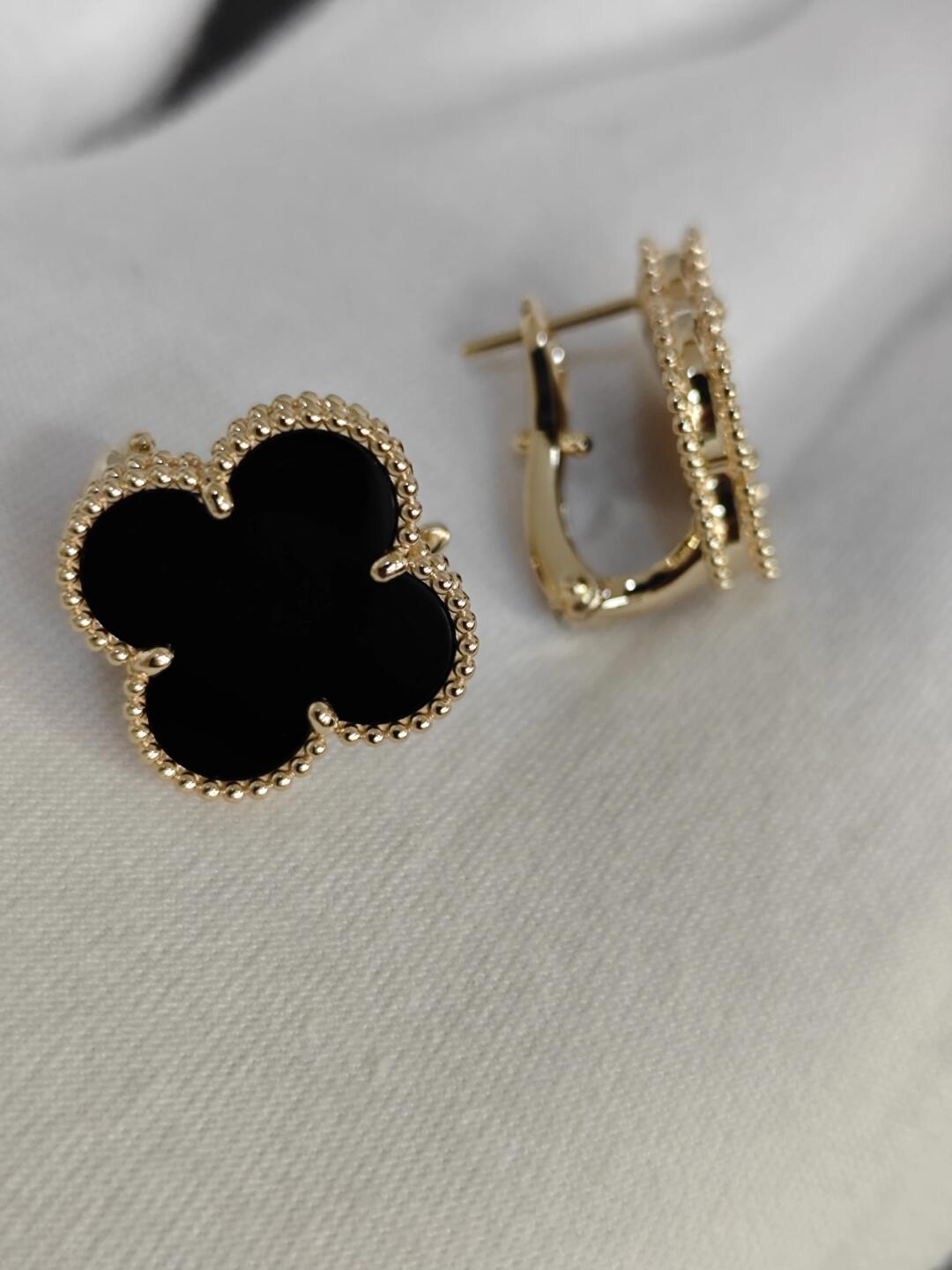 CLOVER 20MM BLACK MOP EARRINGS