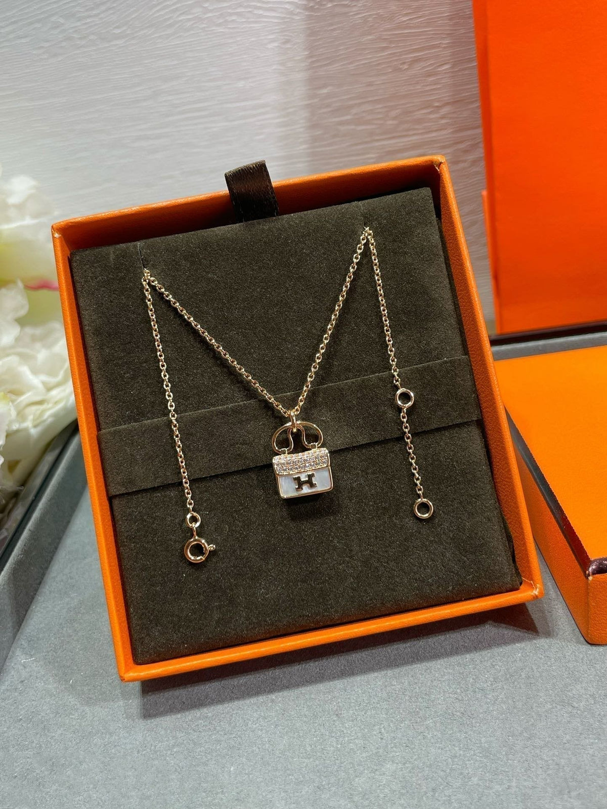 H CIRCE MOISSANITE PENDANT NECKLACE GOLD