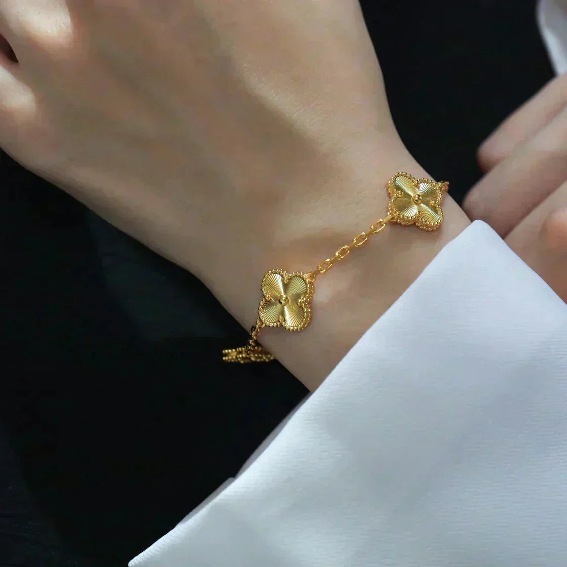 New  CLOVER 5 MOTIF LASER BRACELET COLLECTION
