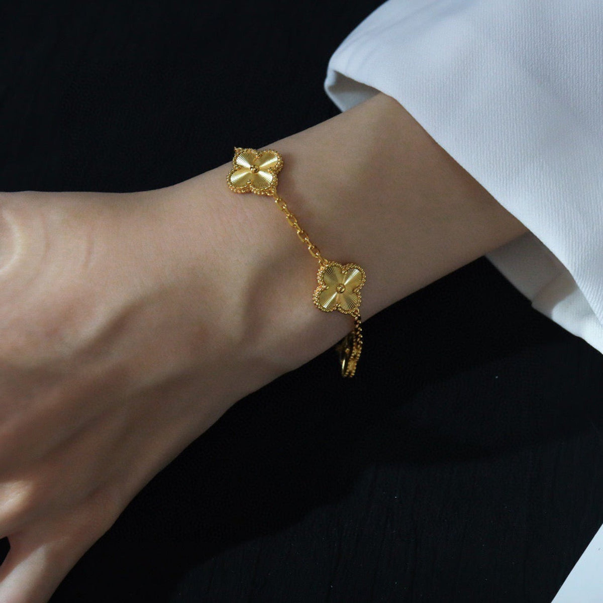 New  CLOVER 5 MOTIF LASER BRACELET COLLECTION