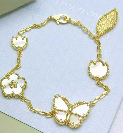 26 NEW CLOVER LUCKY LIGHT YELLOW AND WHITE SET