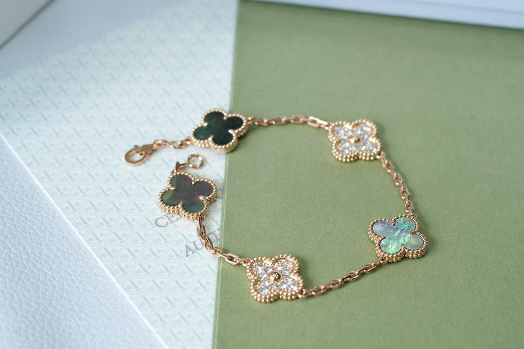 New CLOVER 5 MOTIF GRAY MOP BRACELET COLLECTION