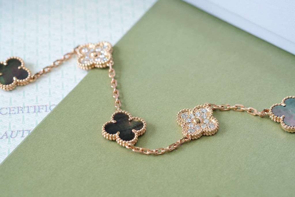 New CLOVER 5 MOTIF GRAY MOP BRACELET COLLECTION