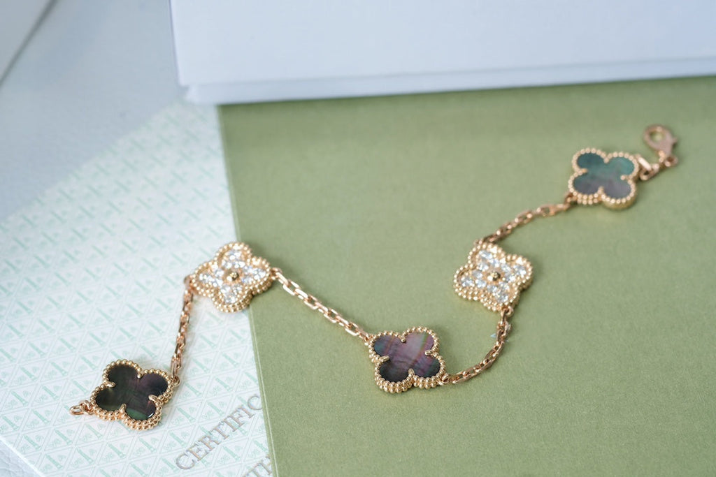 New CLOVER 5 MOTIF GRAY MOP BRACELET COLLECTION