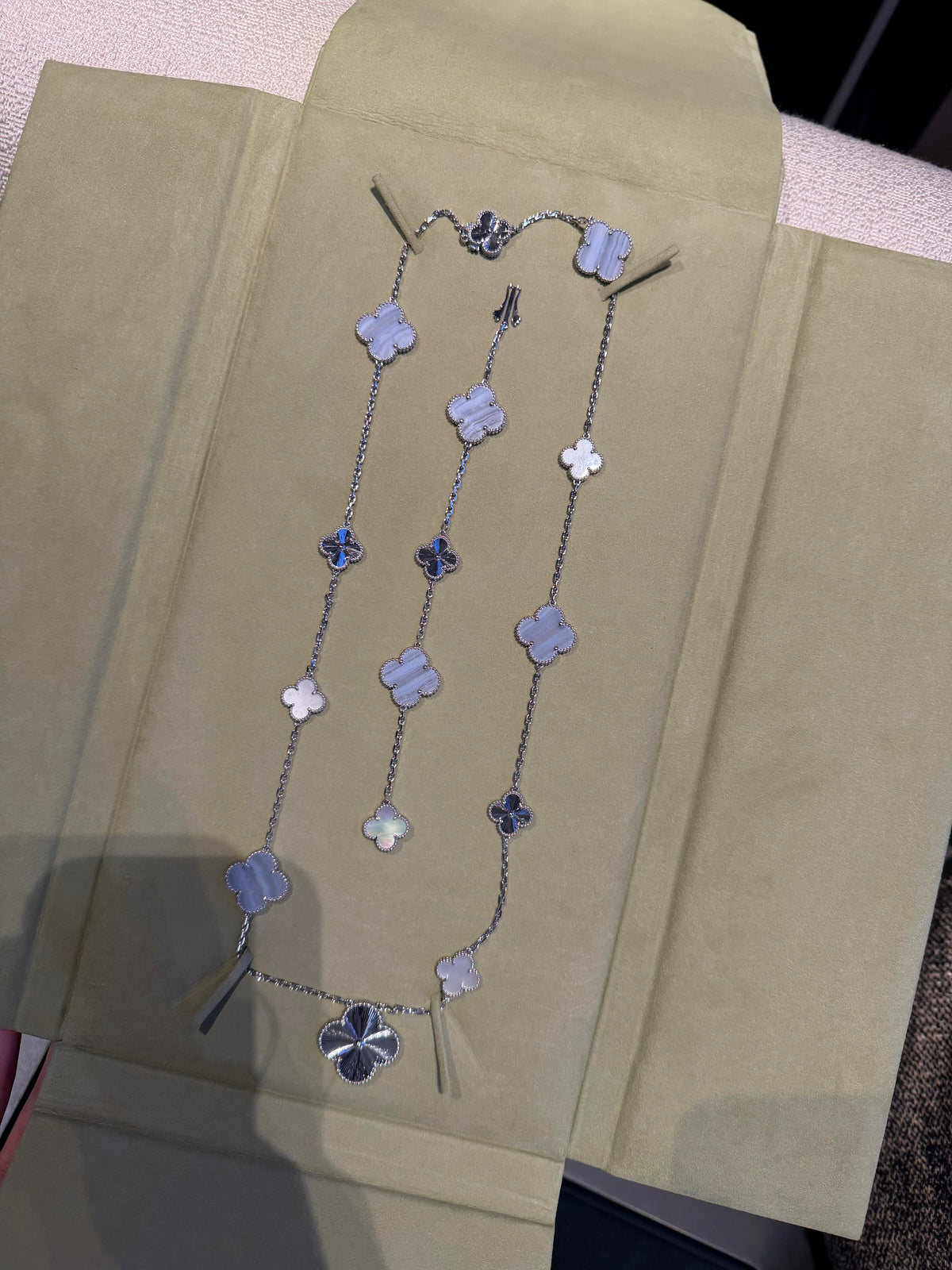 25 NEW CLOVER 15 MOTIFS PURPLE CHALCEDONY