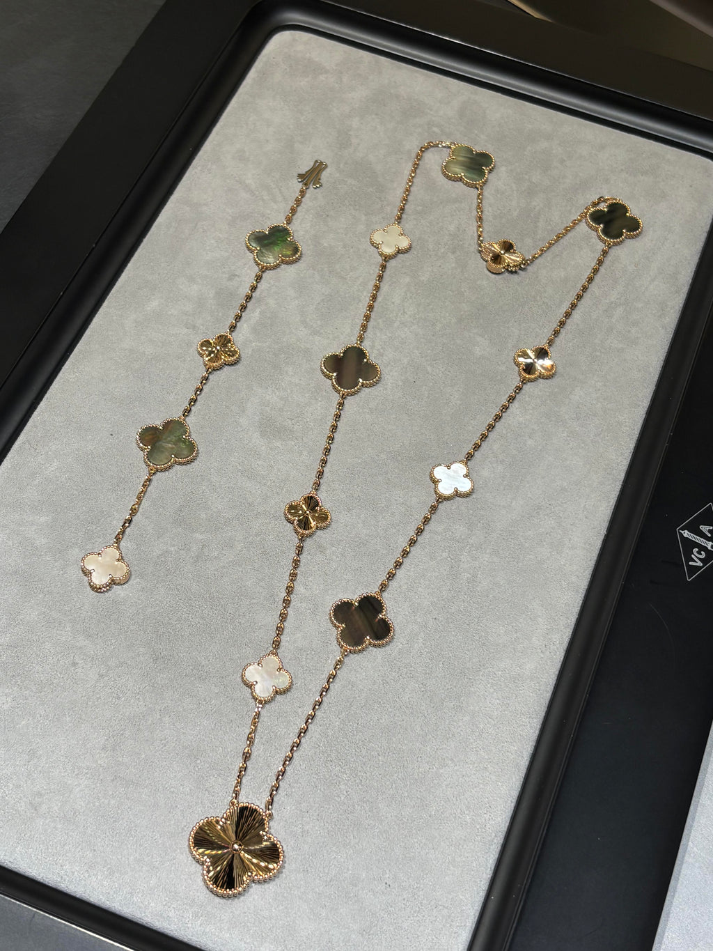 25 NEW CLOVER 15 MOTIFS GRAY MOTHER-OF-PEARL