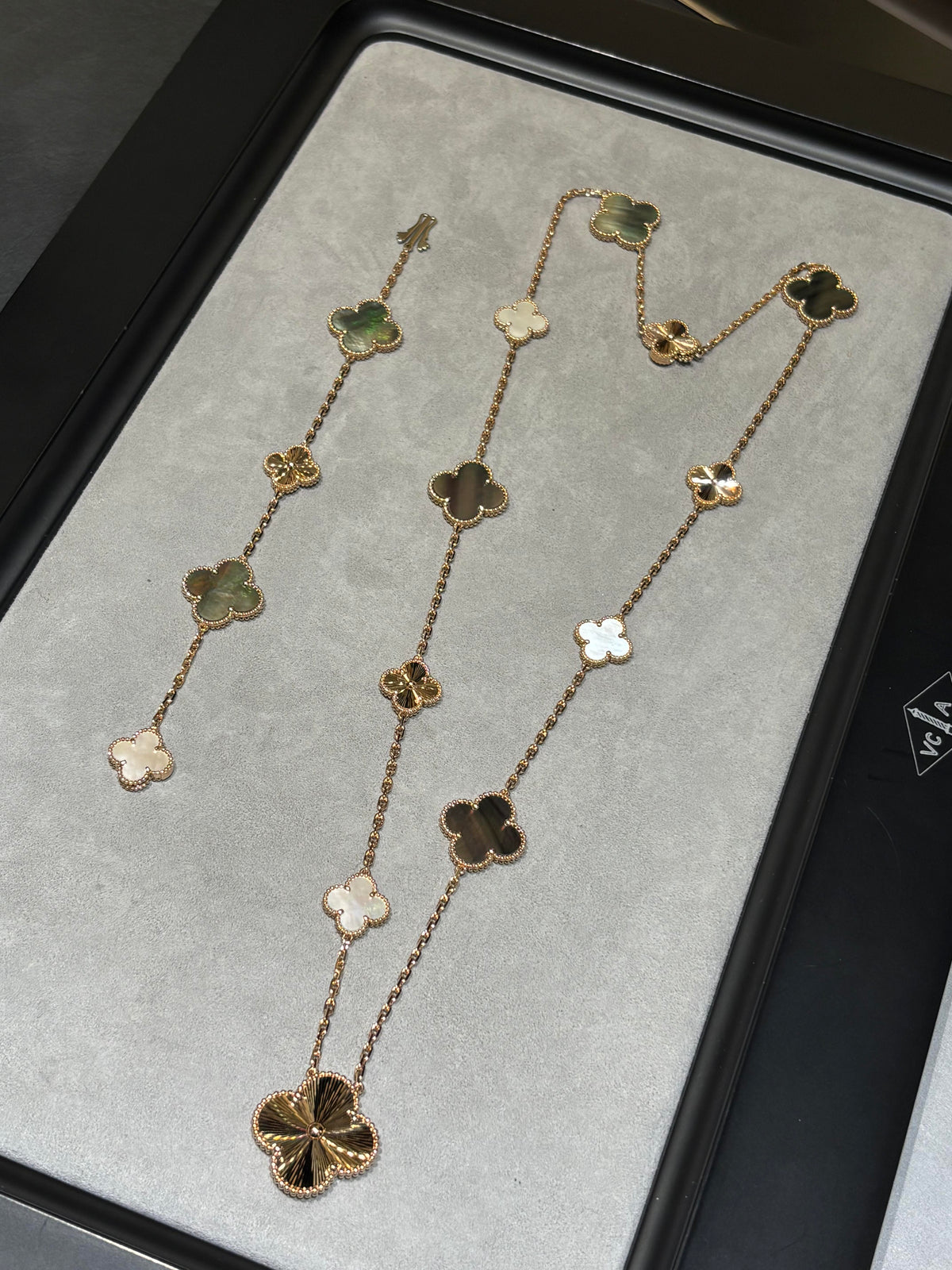 25 NEW CLOVER 15 MOTIFS GRAY MOTHER-OF-PEARL
