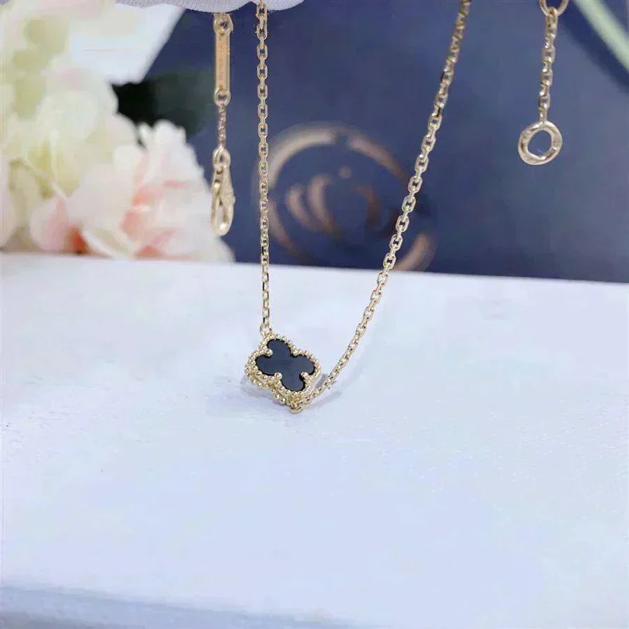 CLOVER ONYX SINGLE FLOWER BRACELET