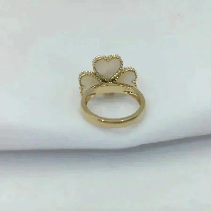 SWEET CLOVER WHITE MOP RING