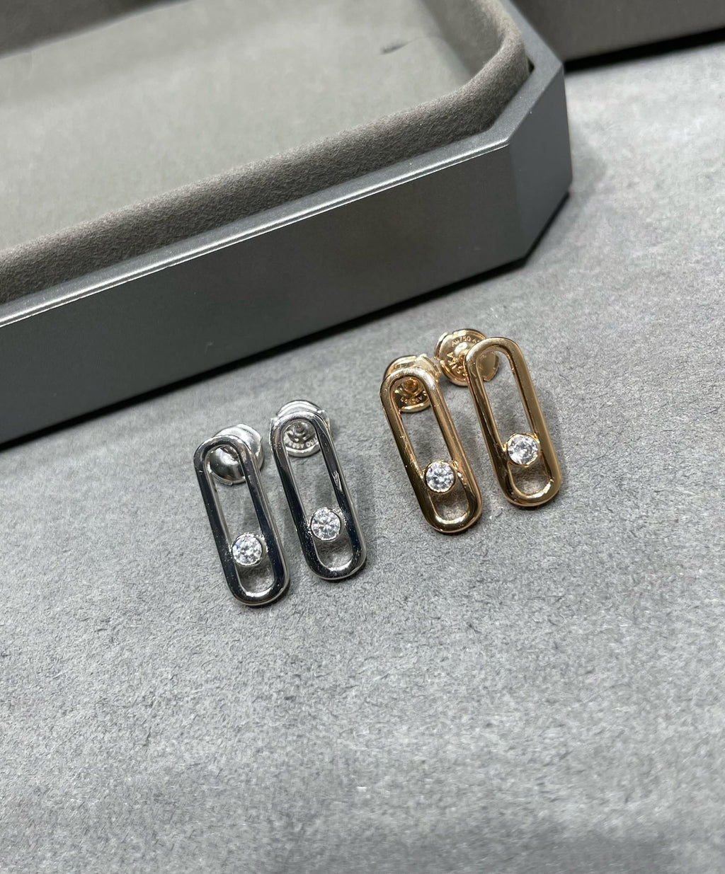 MOVE UNO SMALL 1 DIAMOND EARRINGS