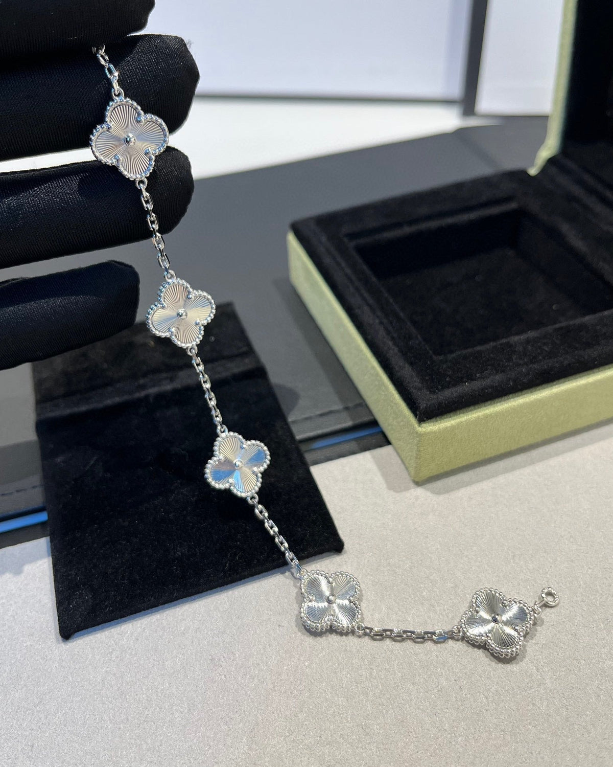 New  CLOVER 5 MOTIF LASER BRACELET COLLECTION