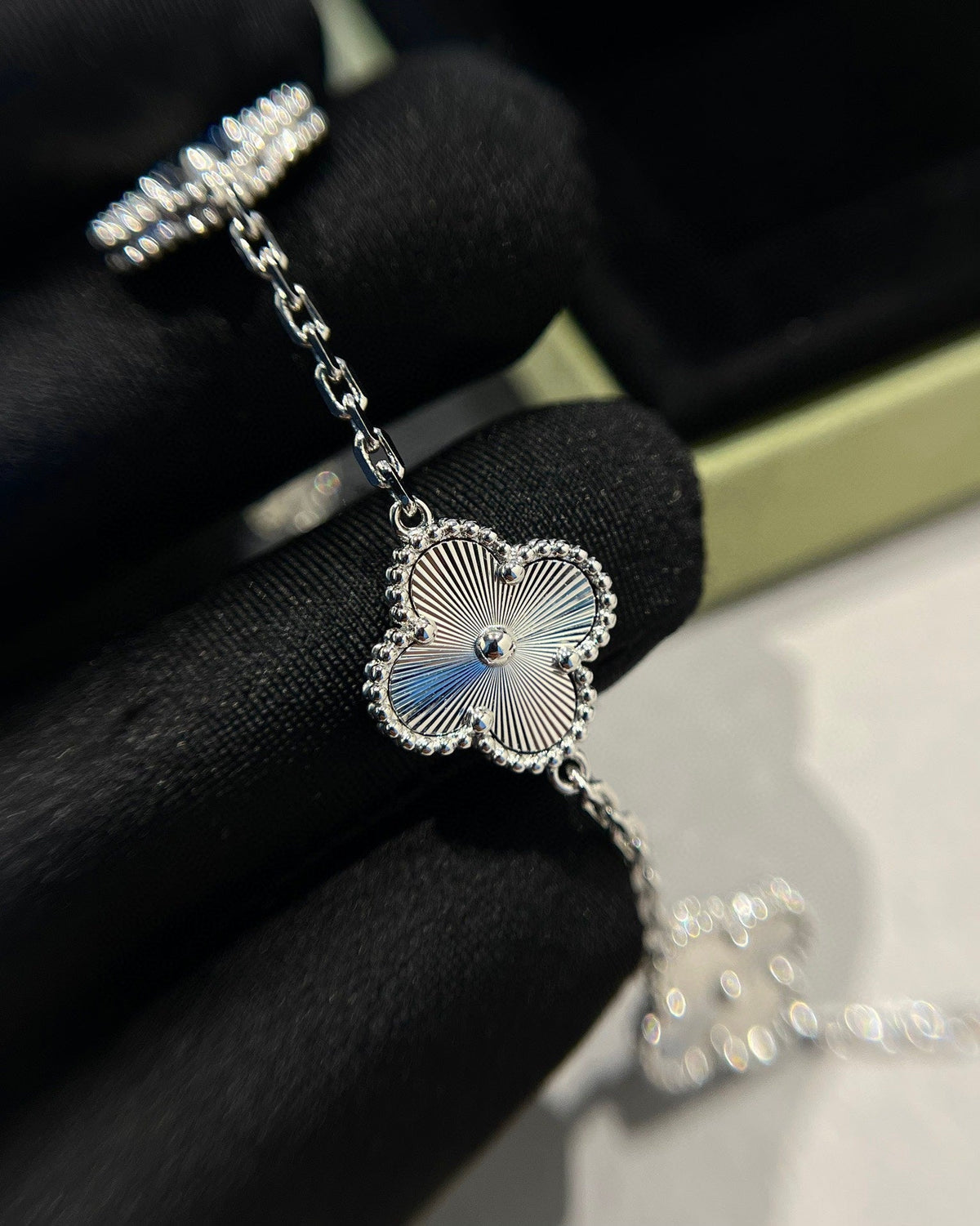 New  CLOVER 5 MOTIF LASER BRACELET COLLECTION