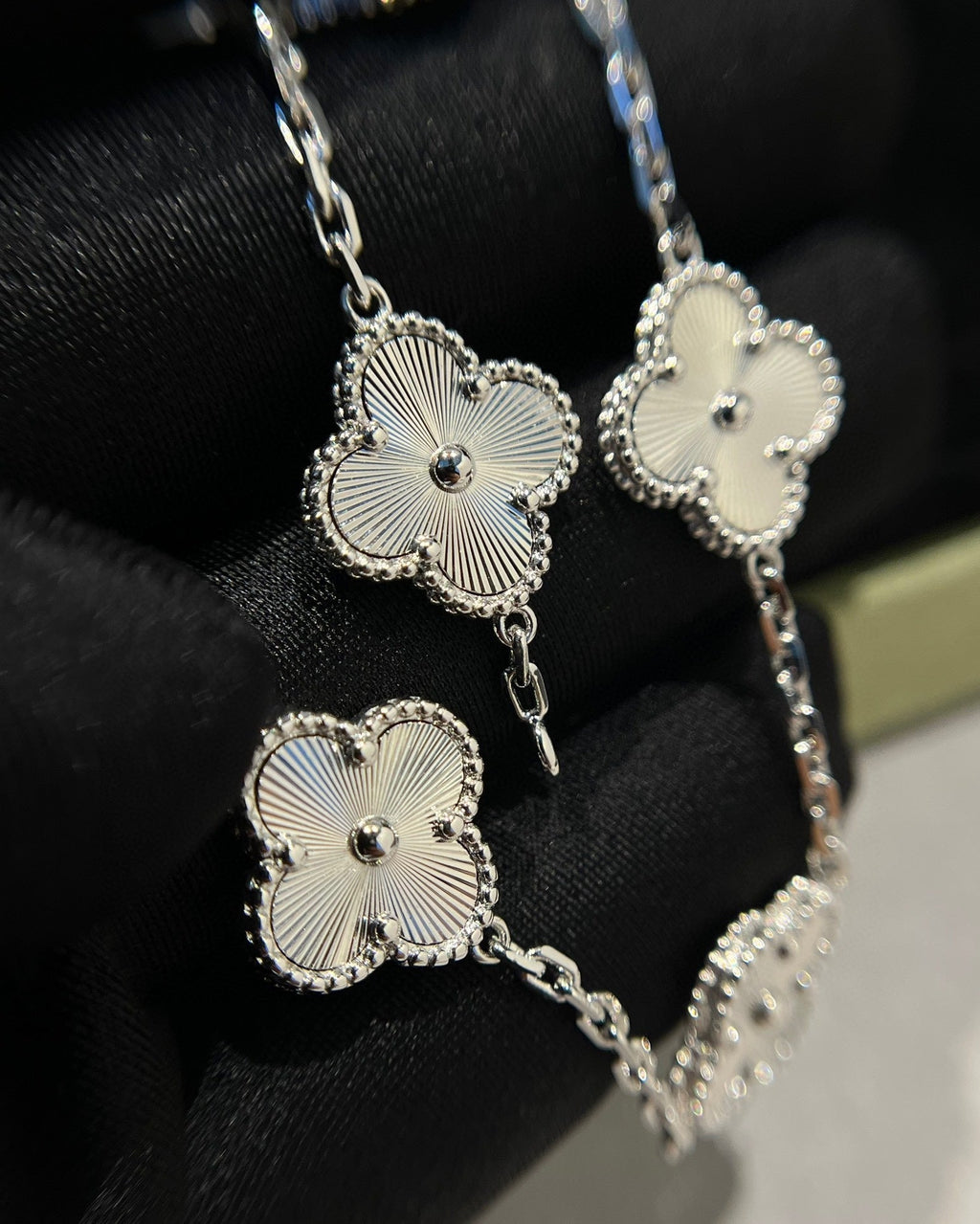 New  CLOVER 5 MOTIF LASER BRACELET COLLECTION