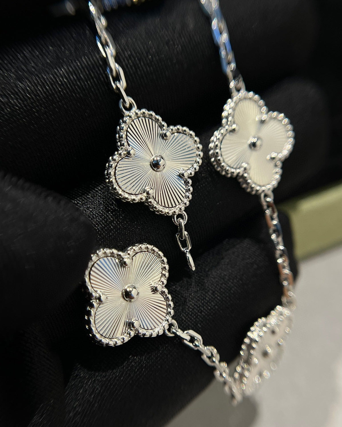 New  CLOVER 5 MOTIF LASER BRACELET COLLECTION