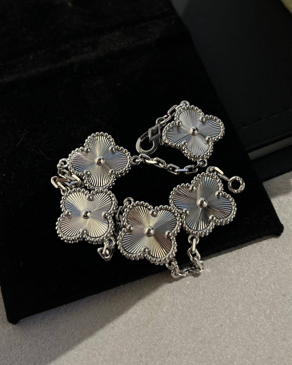 New  CLOVER 5 MOTIF LASER BRACELET COLLECTION