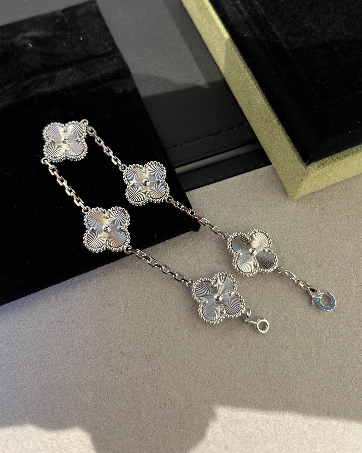 New  CLOVER 5 MOTIF LASER BRACELET COLLECTION