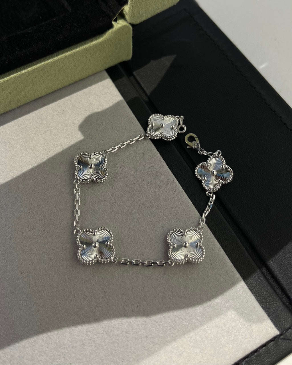 New  CLOVER 5 MOTIF LASER BRACELET COLLECTION