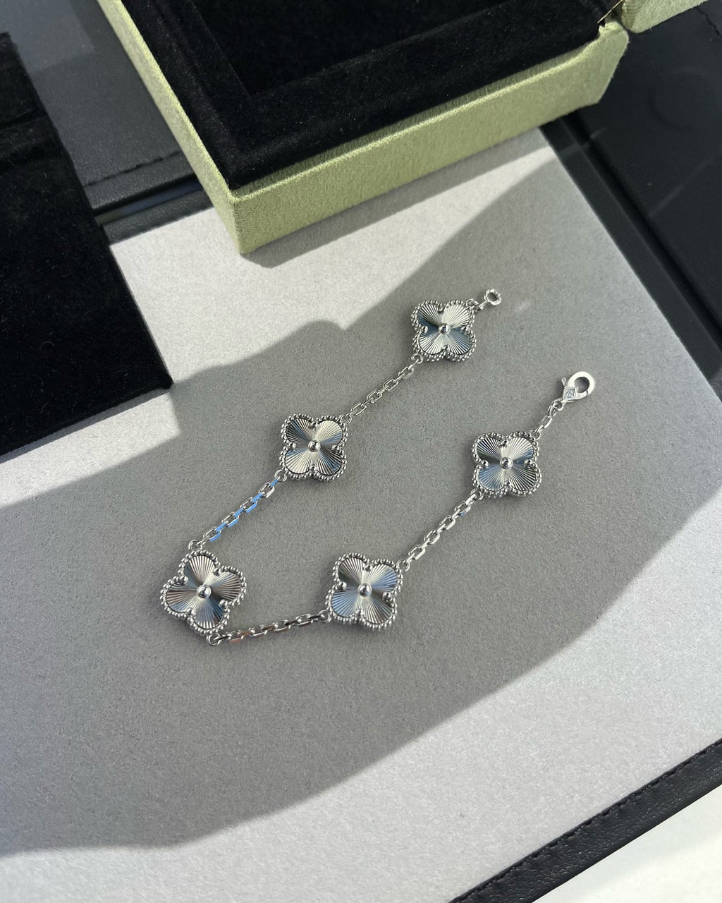 New  CLOVER 5 MOTIF LASER BRACELET COLLECTION